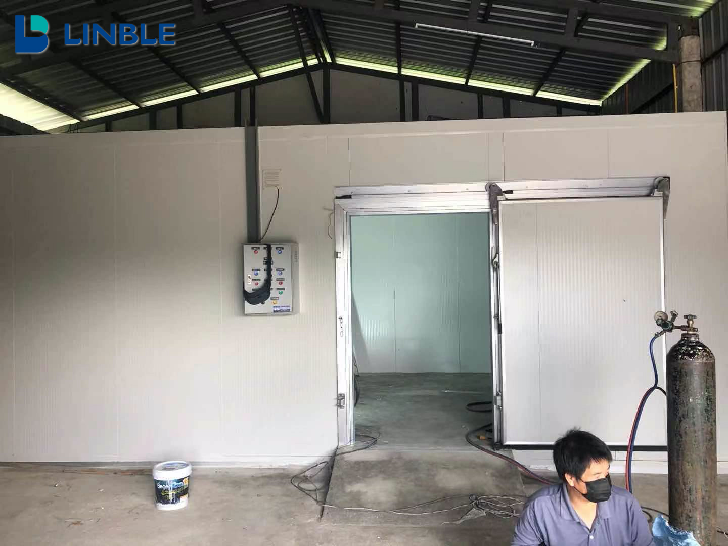 How to build a small cold storage?