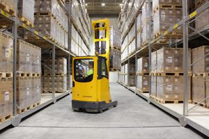 How does a cold storage warehouse work?